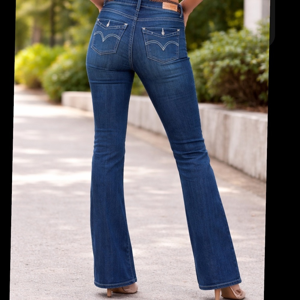 Levi’s 515 Flap Pocket Boot Cut Dark Wash Women’s Stretch Jeans‎ Size 32/32